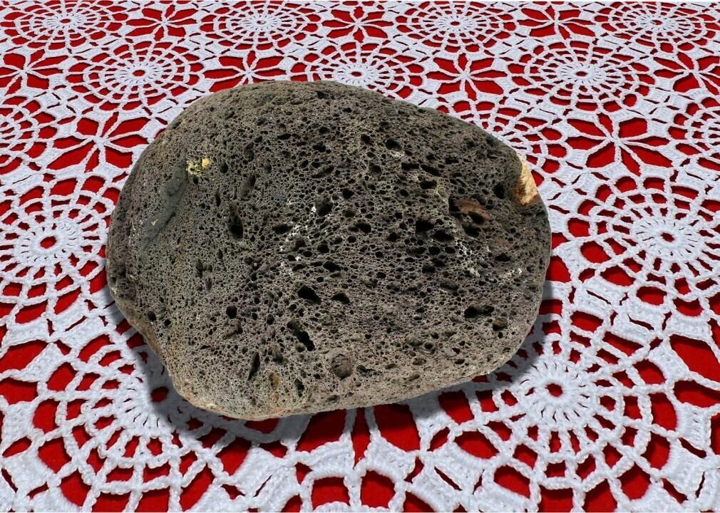 1975: Pet Rock takes the country by storm